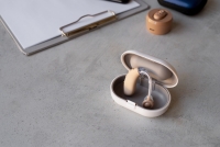 Wanneer een bezoekje aan de audicien een goed idee is: herken de signalen van gehoorverlies