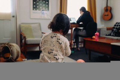Je salaris herstelt nooit meer helemaal na je eerste kind